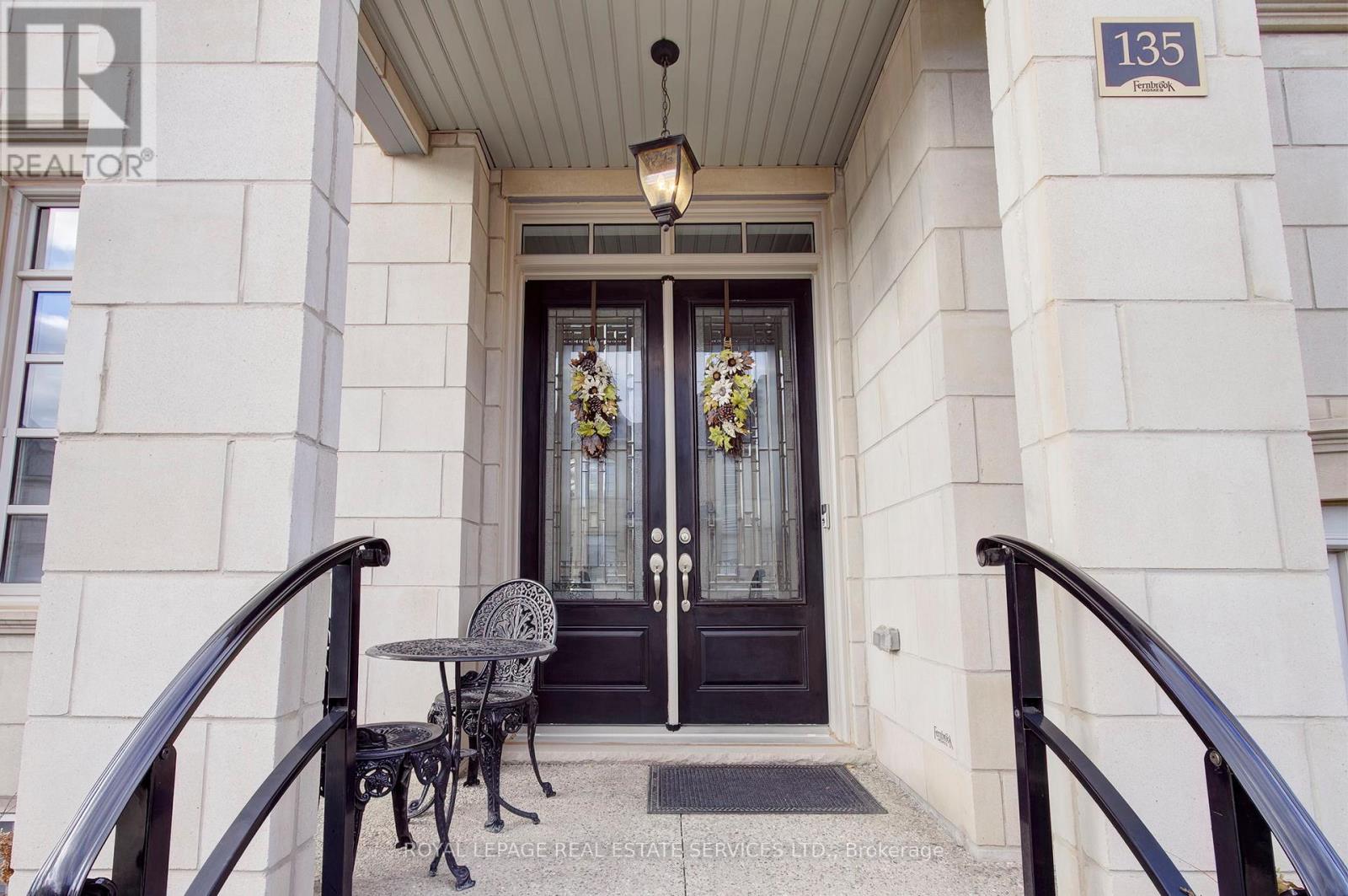 135 Zachary Crescent, Oakville, Ontario  L6H 0W1 - Photo 8 - W12559574