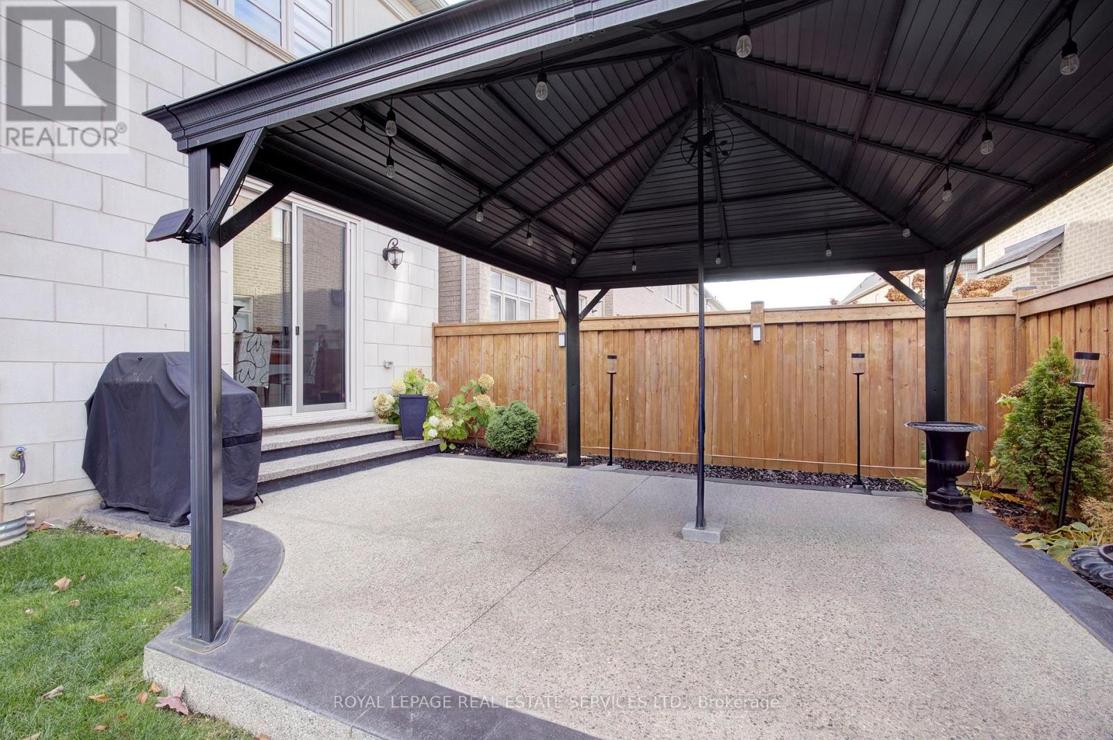 135 Zachary Crescent, Oakville, Ontario  L6H 0W1 - Photo 4 - W12559574