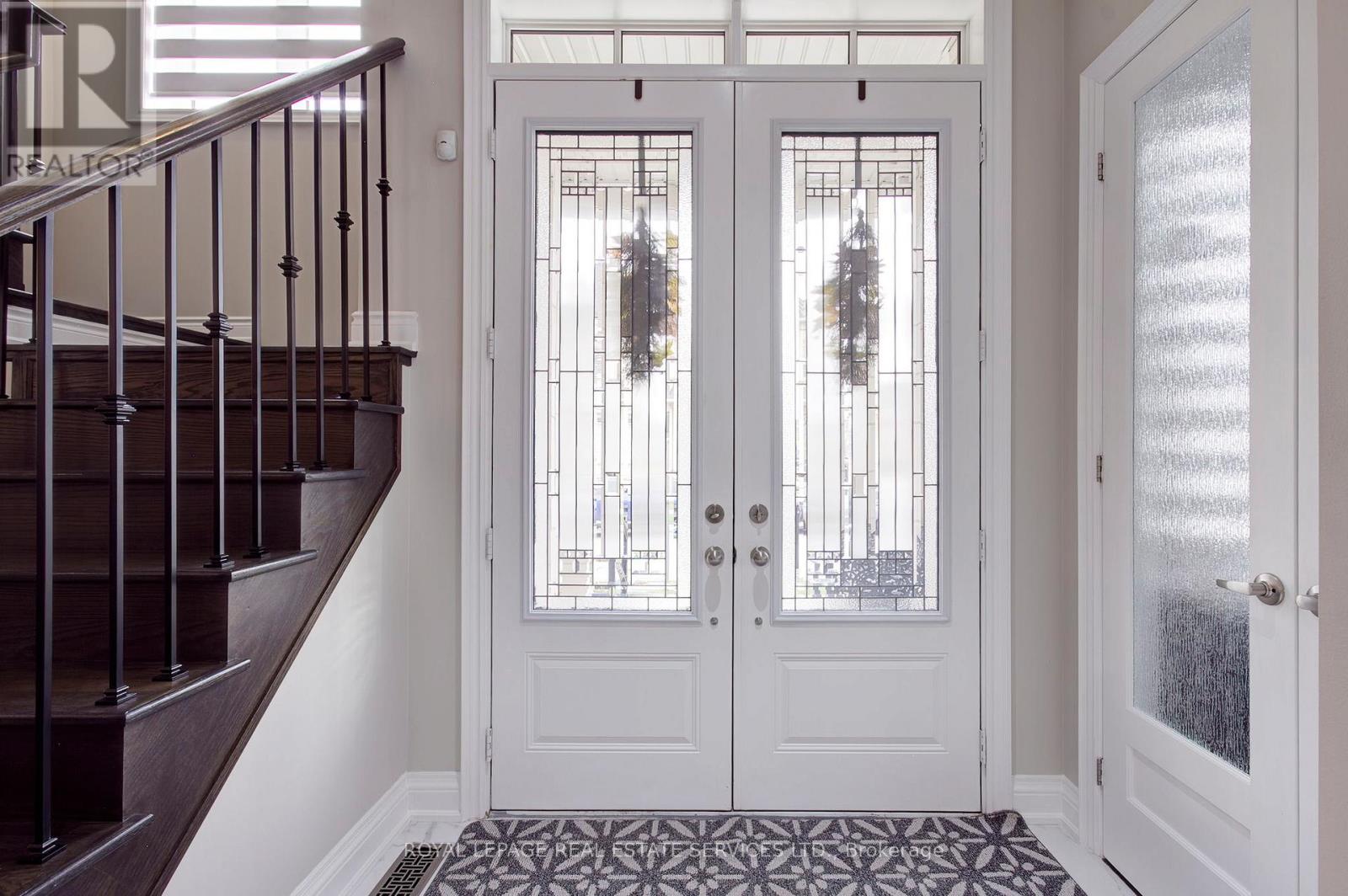 135 Zachary Crescent, Oakville, Ontario  L6H 0W1 - Photo 9 - W12559574