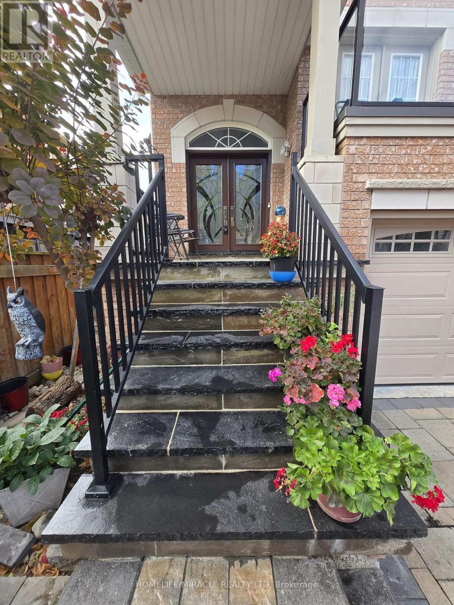 10 Gina Drive, Vaughan, Ontario L6A 3X2 - Photo 2 - N12503026