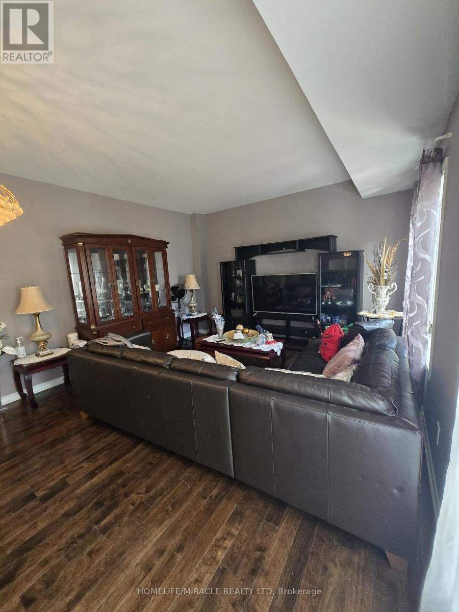 10 Gina Drive, Vaughan, Ontario L6A 3X2 - Photo 7 - N12503026