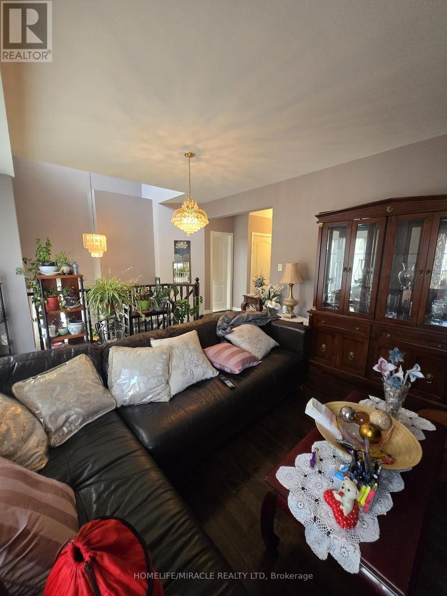 10 Gina Drive, Vaughan, Ontario L6A 3X2 - Photo 8 - N12503026