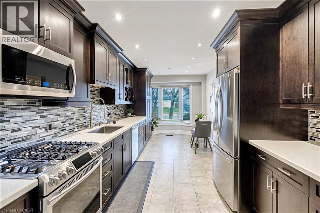 2250 Middlesmoor Crescent, Burlington, Ontario  L7P 3X6 - Photo 9 - 40768366