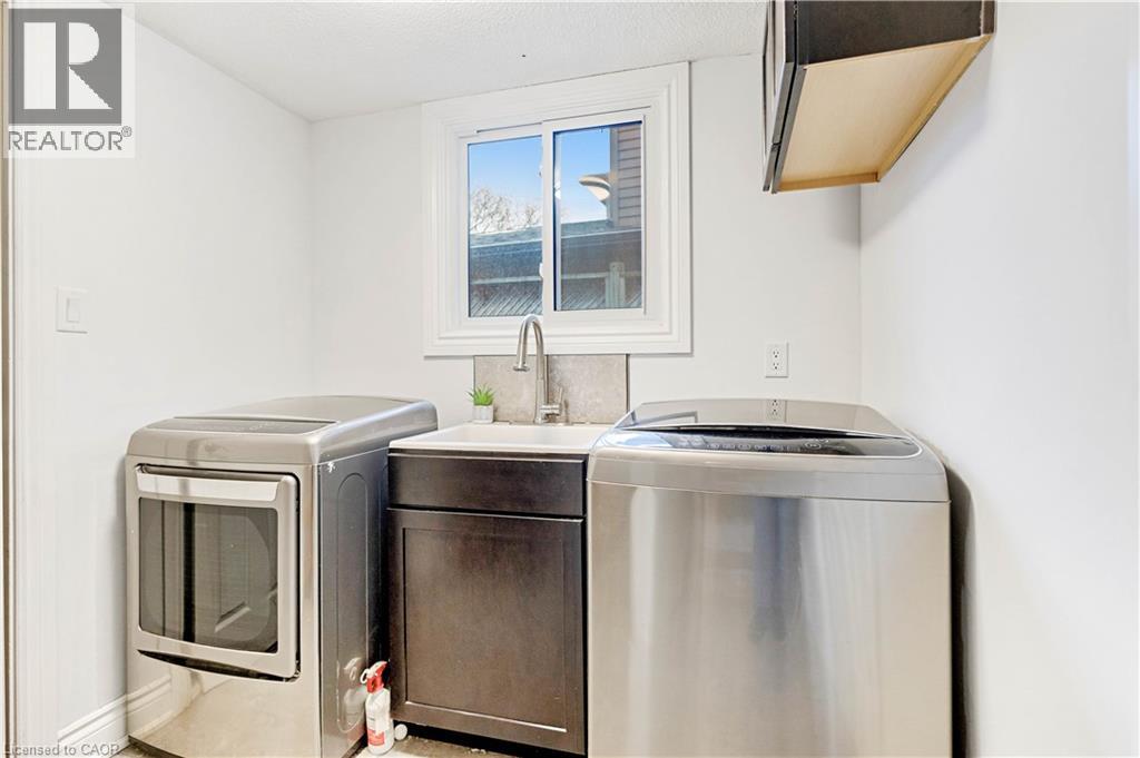 2250 Middlesmoor Crescent, Burlington, Ontario  L7P 3X6 - Photo 16 - 40768366