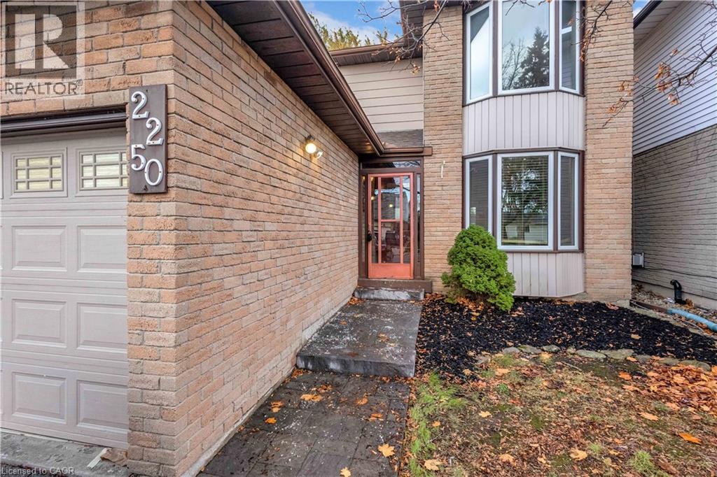 2250 Middlesmoor Crescent, Burlington, Ontario  L7P 3X6 - Photo 4 - 40768366