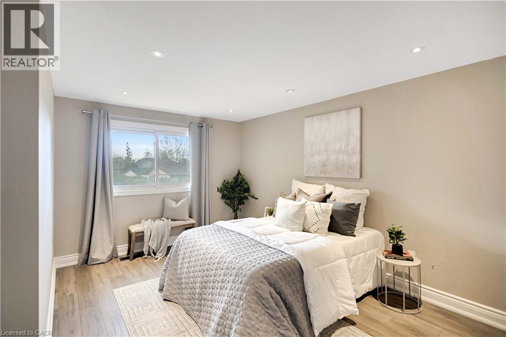 2250 Middlesmoor Crescent, Burlington, Ontario  L7P 3X6 - Photo 26 - 40768366