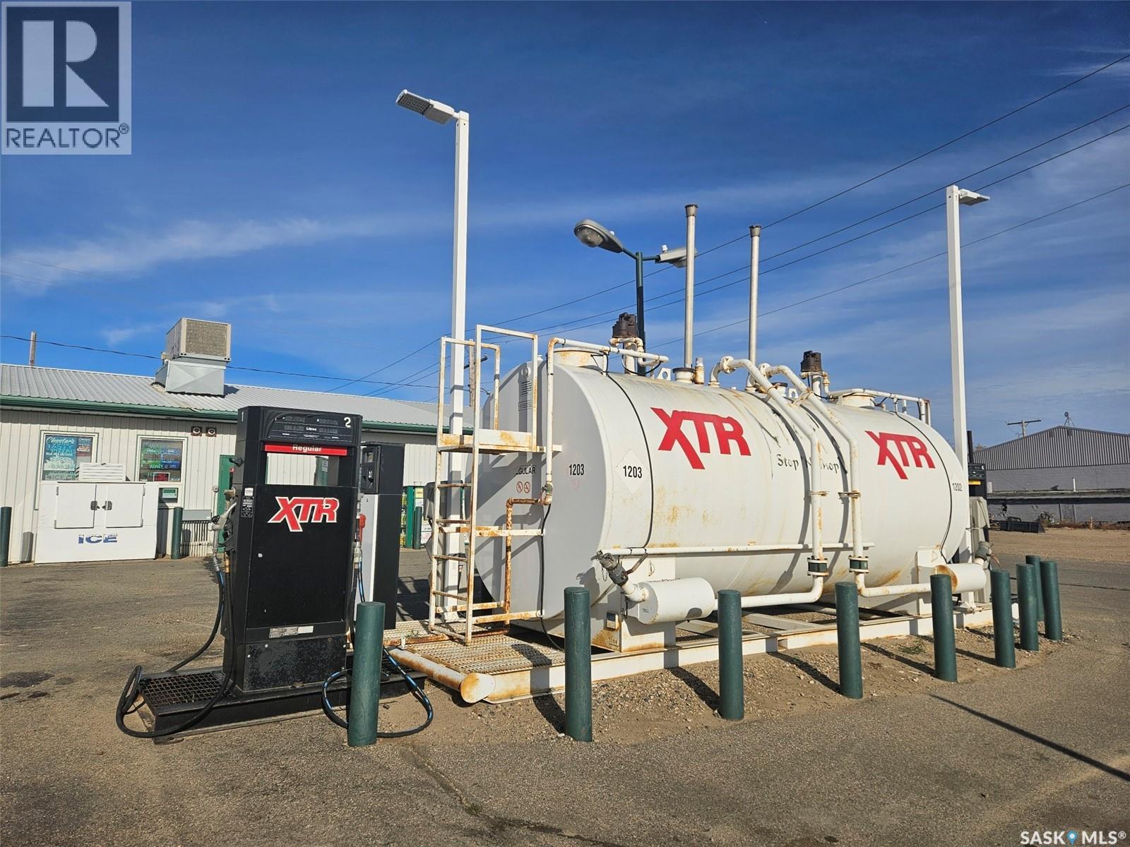 512 & 602 Railway Avenue, Oxbow, Saskatchewan  S0C 2B0 - Photo 2 - SK024366