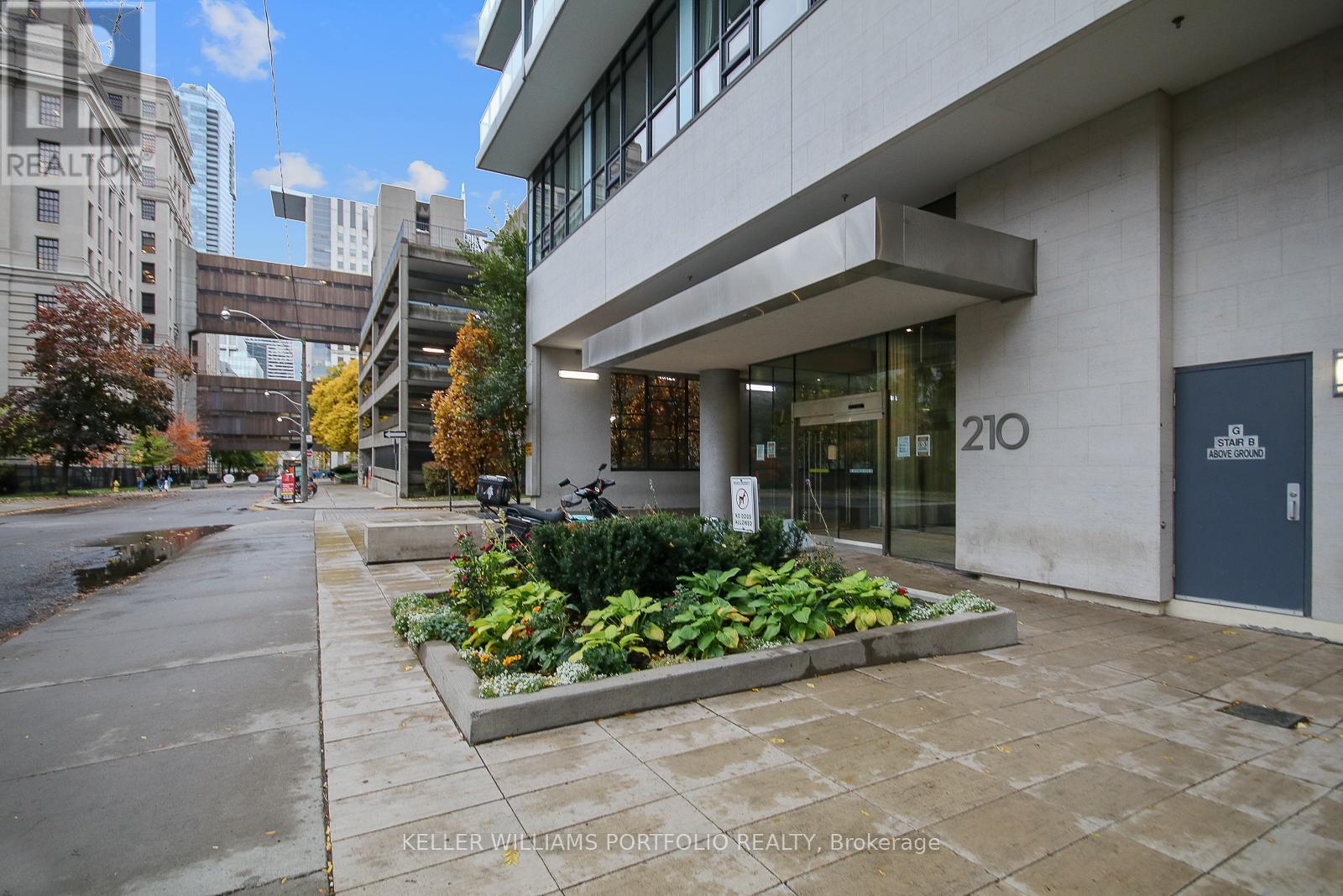 708 - 210 Simcoe Street, Toronto, Ontario  M5T 0A9 - Photo 6 - C12559964