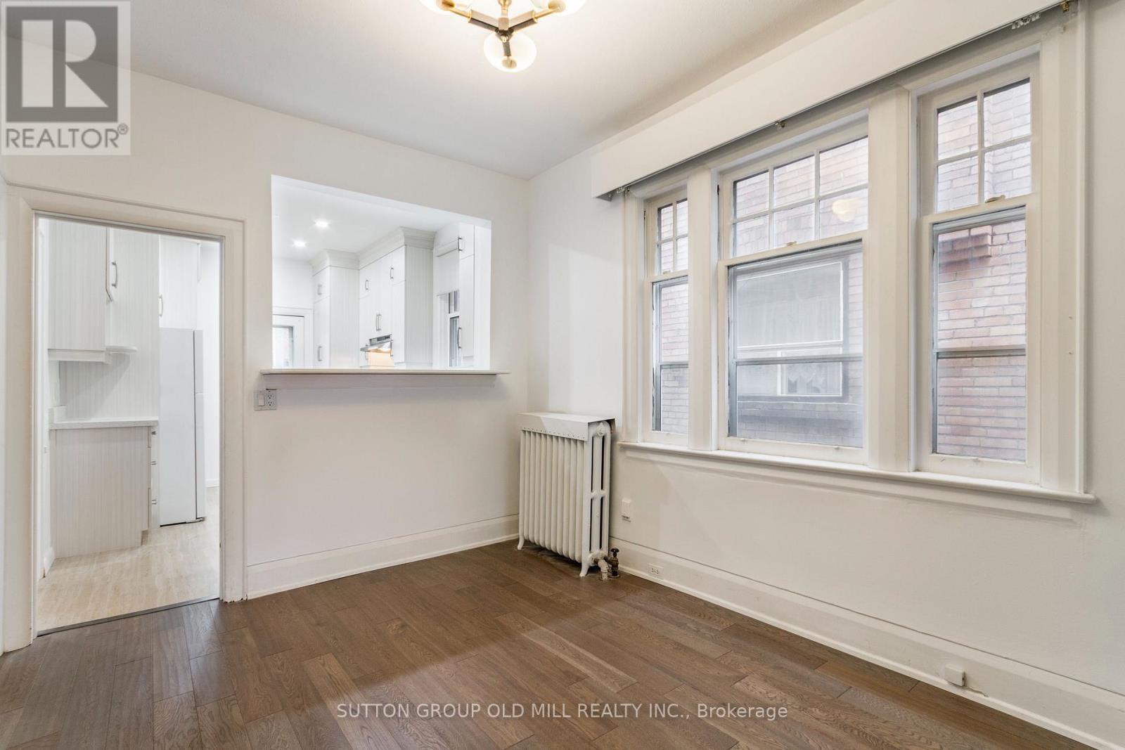 Main - 9 Graham Gardens, Toronto, Ontario  M6C 1G6 - Photo 11 - C12560044