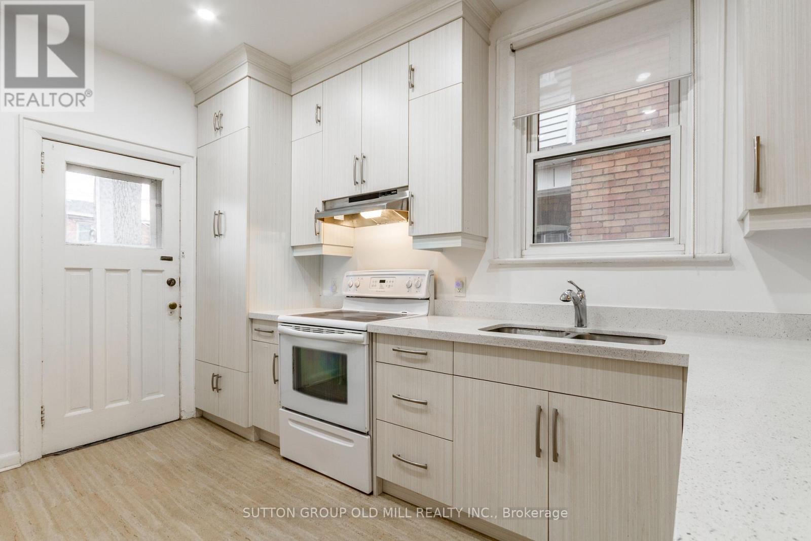 Main - 9 Graham Gardens, Toronto, Ontario  M6C 1G6 - Photo 14 - C12560044