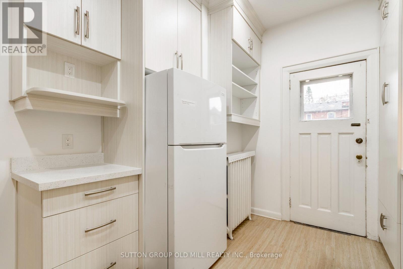 Main - 9 Graham Gardens, Toronto, Ontario  M6C 1G6 - Photo 15 - C12560044