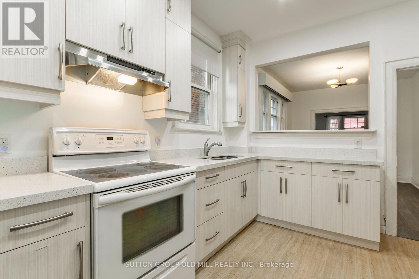 Main - 9 Graham Gardens, Toronto, Ontario  M6C 1G6 - Photo 16 - C12560044