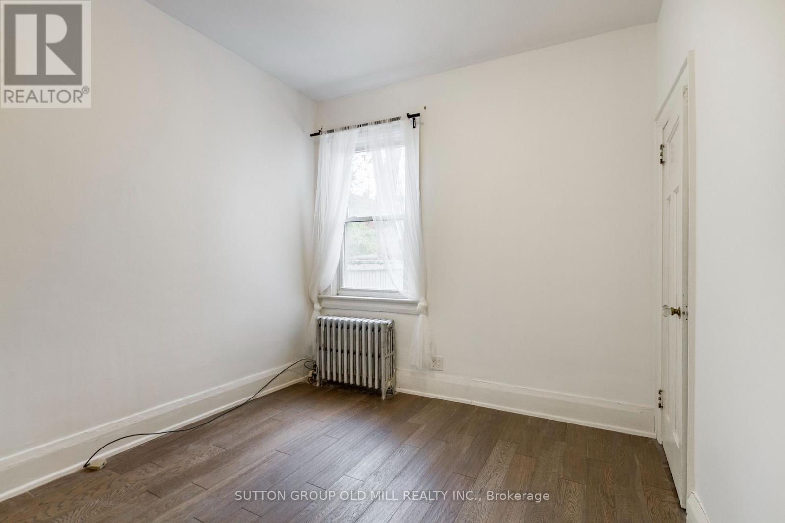 Main - 9 Graham Gardens, Toronto, Ontario  M6C 1G6 - Photo 17 - C12560044