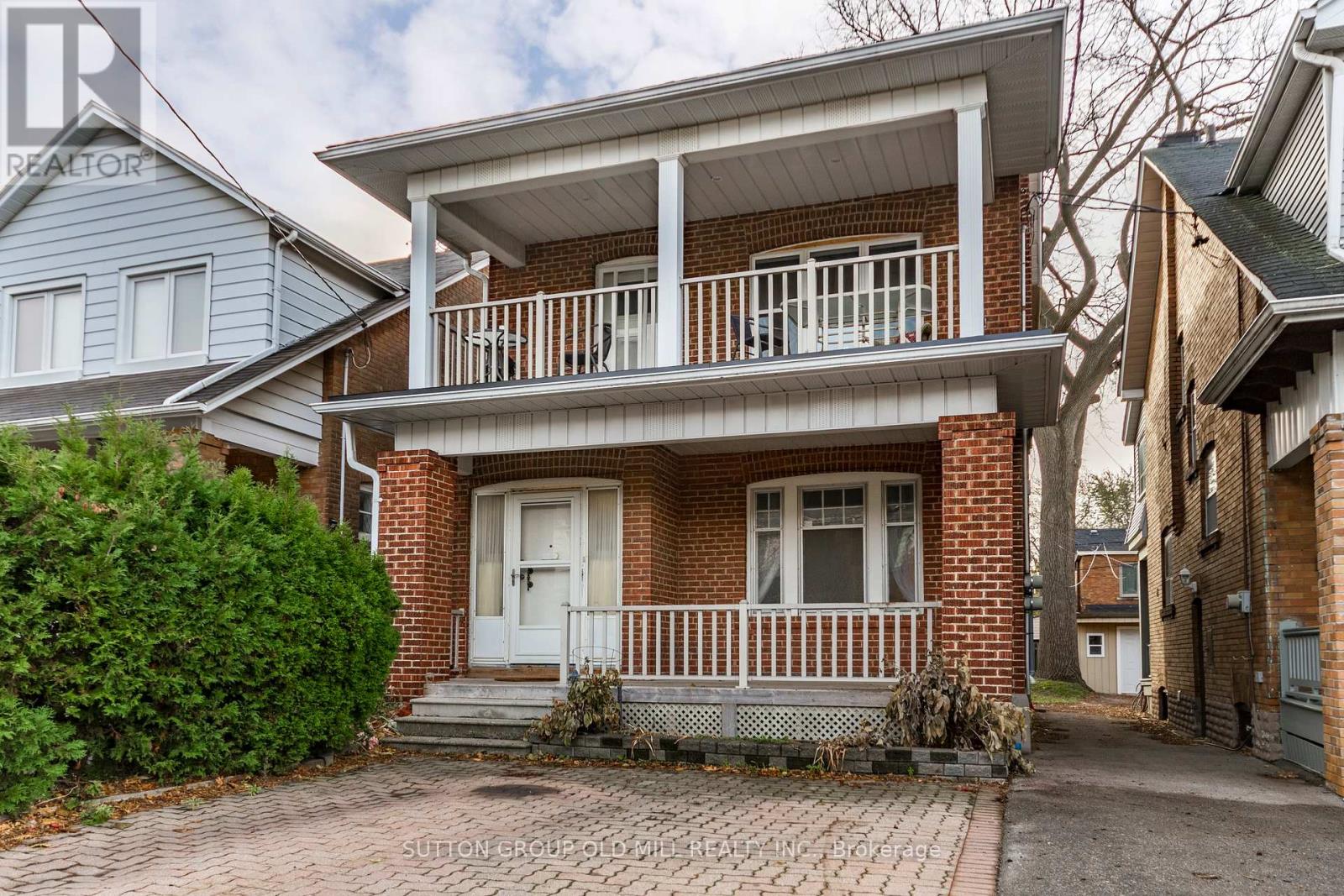 Main - 9 Graham Gardens, Toronto, Ontario  M6C 1G6 - Photo 2 - C12560044