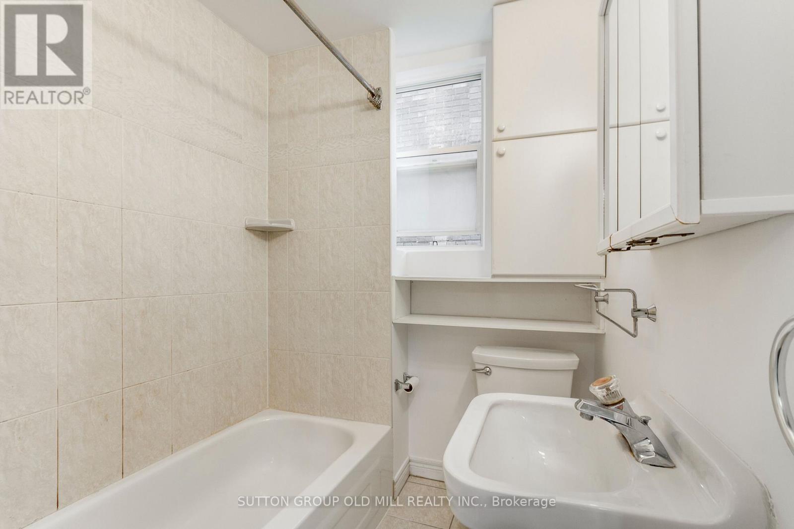 Main - 9 Graham Gardens, Toronto, Ontario  M6C 1G6 - Photo 20 - C12560044