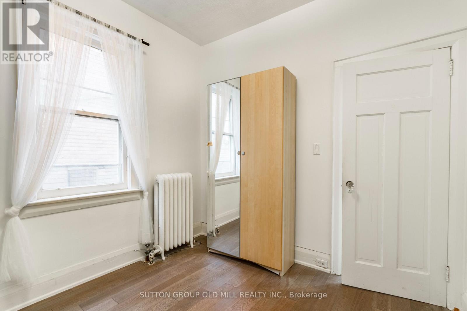 Main - 9 Graham Gardens, Toronto, Ontario  M6C 1G6 - Photo 22 - C12560044