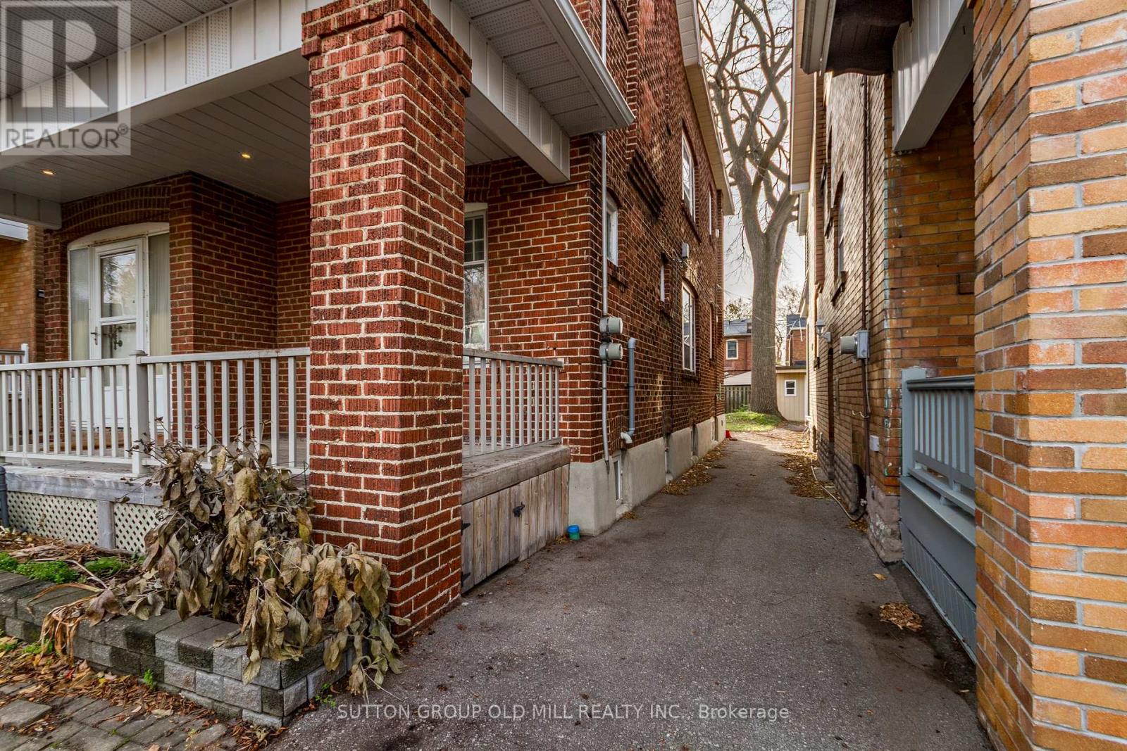 Main - 9 Graham Gardens, Toronto, Ontario  M6C 1G6 - Photo 23 - C12560044