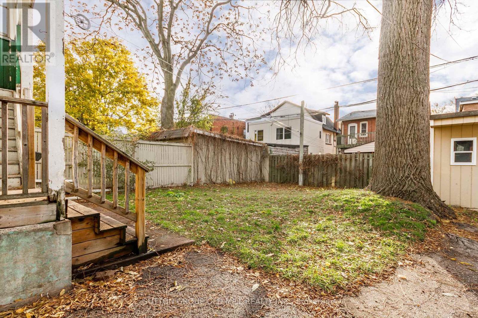 Main - 9 Graham Gardens, Toronto, Ontario  M6C 1G6 - Photo 24 - C12560044