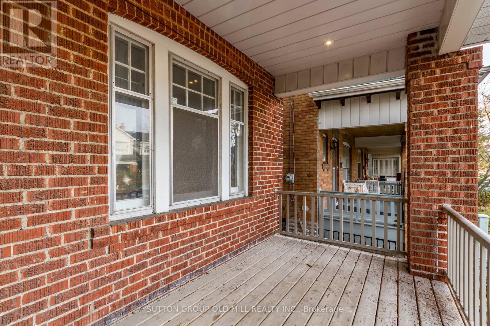 Main - 9 Graham Gardens, Toronto, Ontario  M6C 1G6 - Photo 4 - C12560044