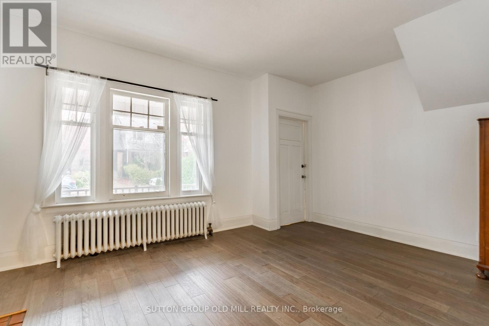 Main - 9 Graham Gardens, Toronto, Ontario  M6C 1G6 - Photo 6 - C12560044