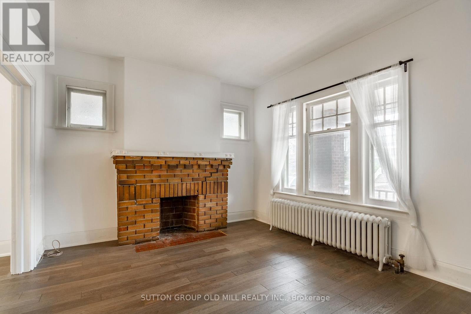 Main - 9 Graham Gardens, Toronto, Ontario  M6C 1G6 - Photo 7 - C12560044