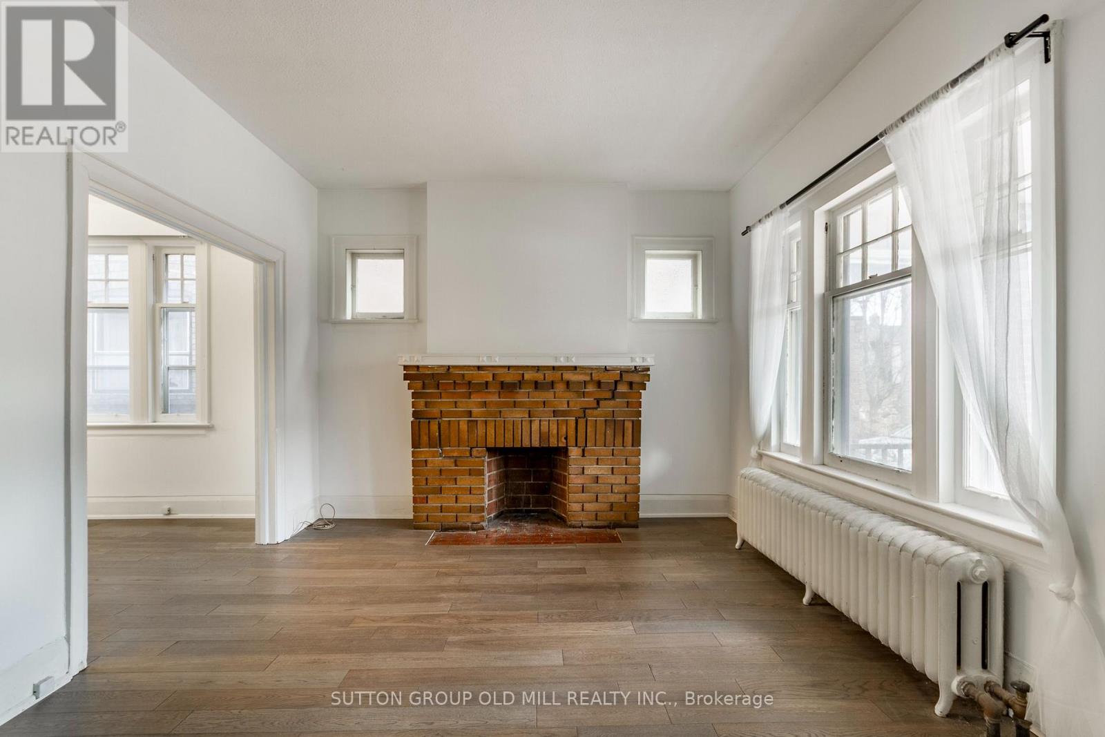 Main - 9 Graham Gardens, Toronto, Ontario  M6C 1G6 - Photo 8 - C12560044