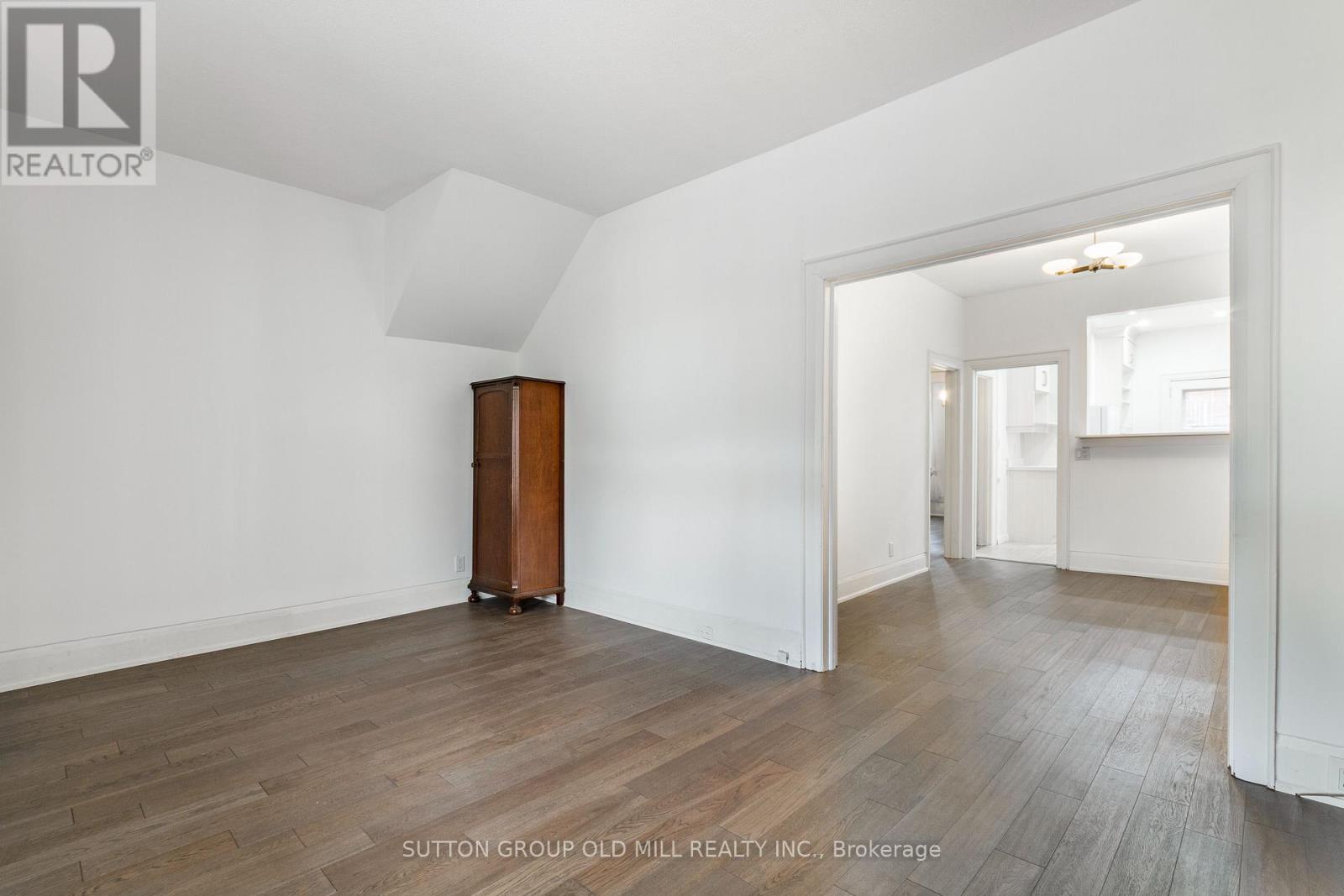 Main - 9 Graham Gardens, Toronto, Ontario  M6C 1G6 - Photo 9 - C12560044