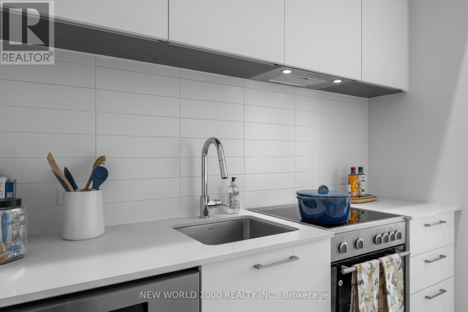 3408 - 101 Roehampton Avenue, Toronto, Ontario  M4P 2W2 - Photo 3 - C12560072