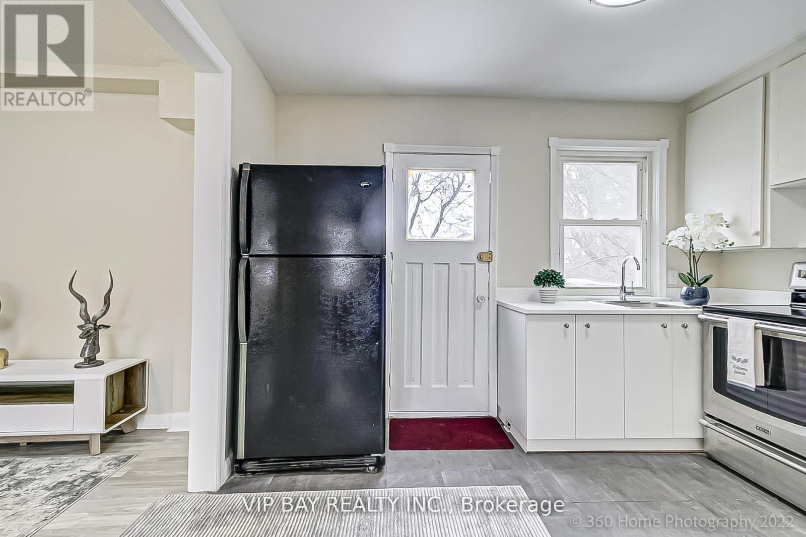 52 Athabaska Avenue, Toronto, Ontario  M2M 2T9 - Photo 9 - C12560106