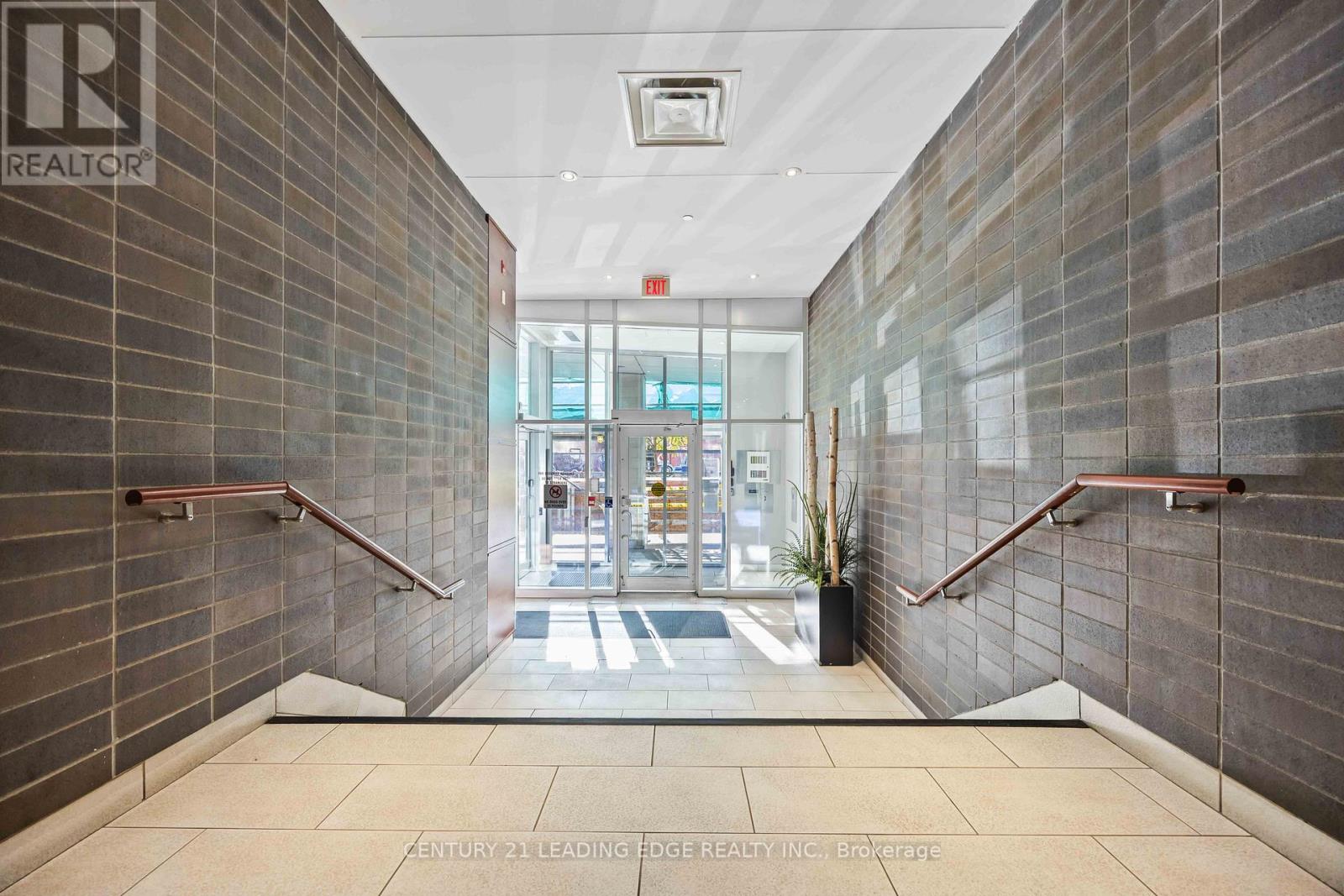 302 - 44 Bond Street W, Oshawa, Ontario  L1G 6R2 - Photo 2 - E12418917