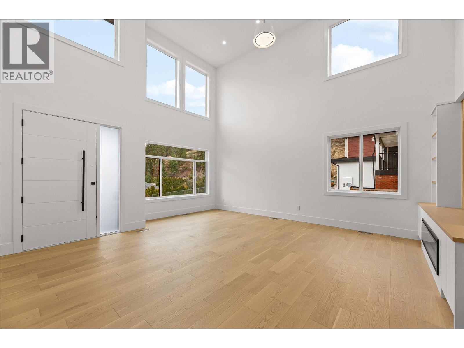 1818 Crosby Road, Kelowna, British Columbia  V1V 1T4 - Photo 5 - 10369604