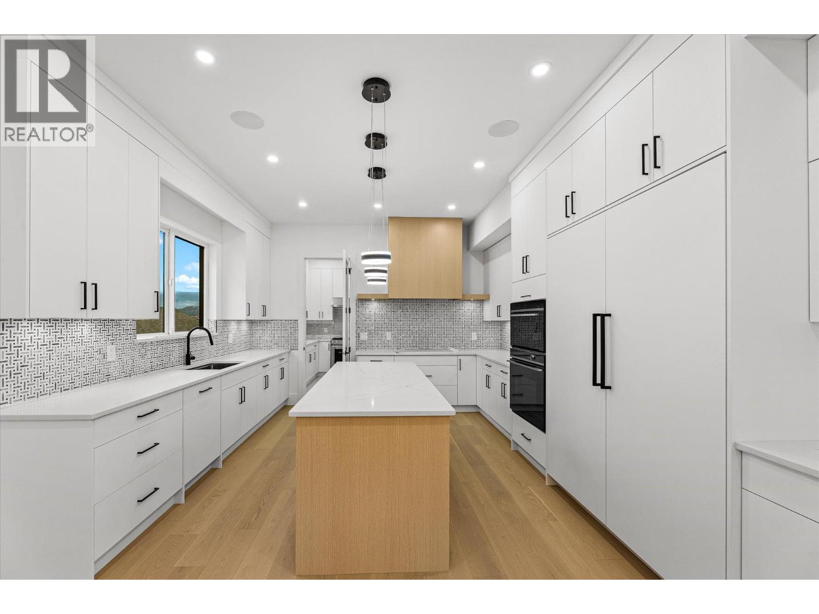 1818 Crosby Road, Kelowna, British Columbia  V1V 1T4 - Photo 9 - 10369604