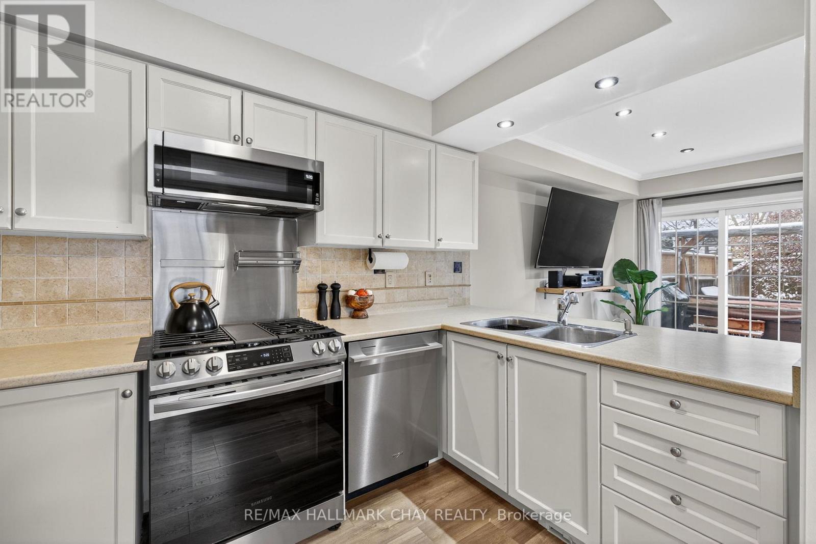 90 Hammill Heights, East Gwillimbury, Ontario  L0G 1M0 - Photo 8 - N12560068