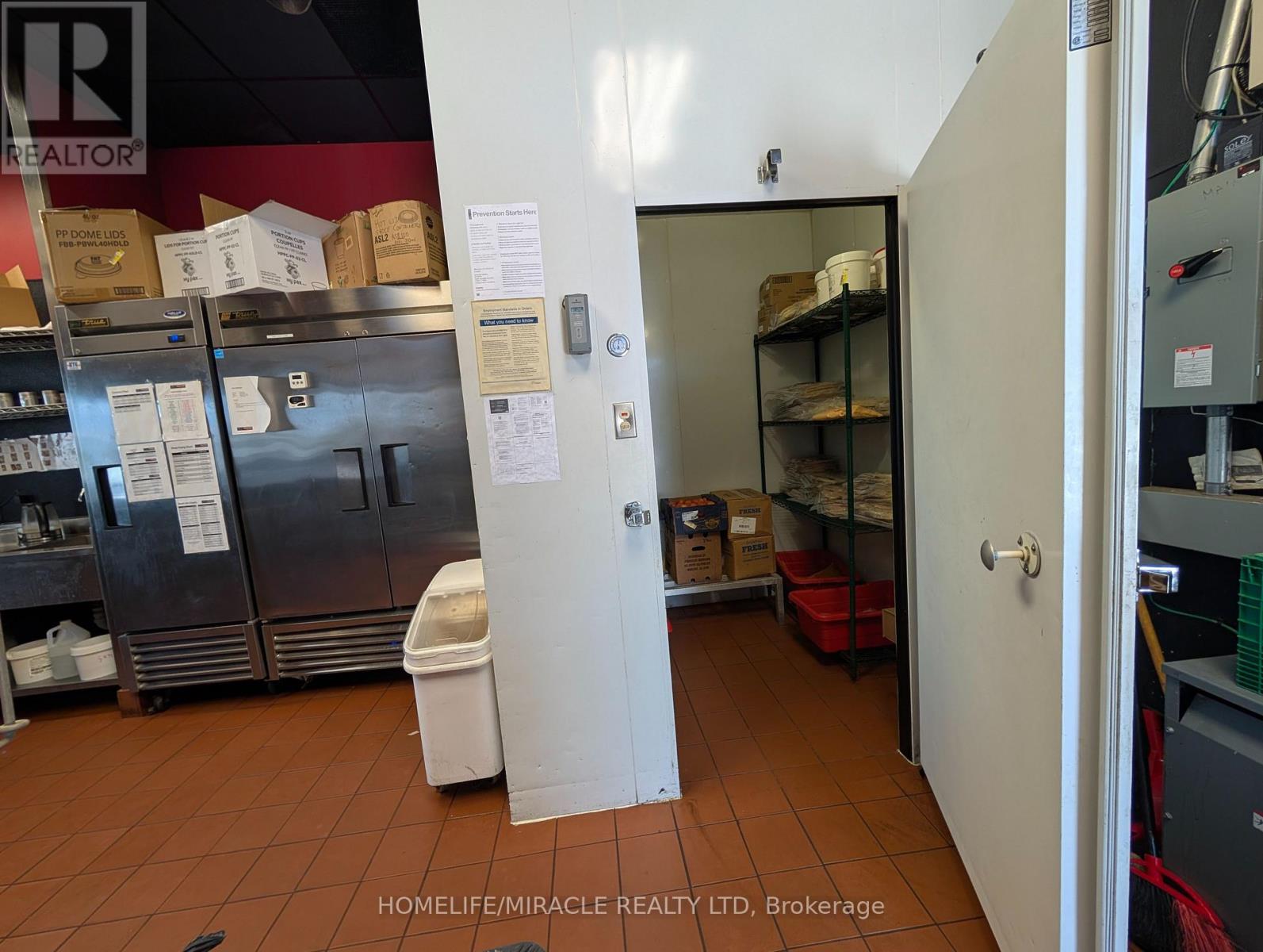 2 - 506 Bayfield Street, Barrie, Ontario  L4M 5A2 - Photo 4 - S12560138