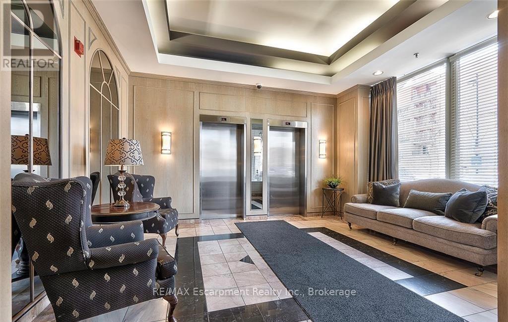 405 - 430 Pearl Street, Burlington, Ontario  L7R 4J8 - Photo 2 - W12560186