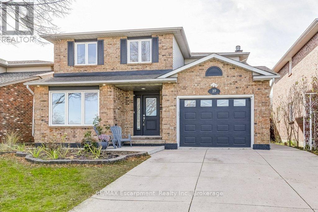 19 National Drive, Hamilton, Ontario  L8G 5C3 - Photo 1 - X12560212