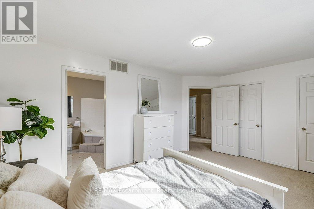 19 National Drive, Hamilton, Ontario  L8G 5C3 - Photo 22 - X12560212