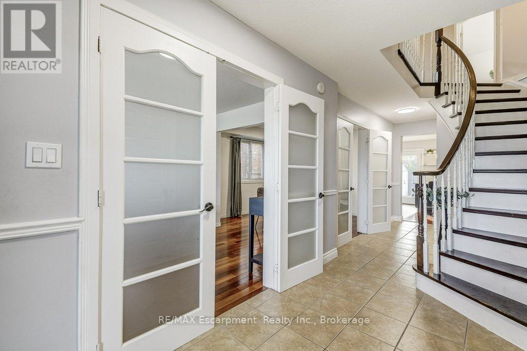 19 National Drive, Hamilton, Ontario  L8G 5C3 - Photo 3 - X12560212