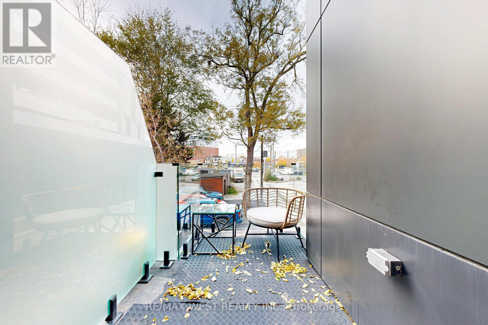 4 - 2639 R Dundas Street W, Toronto, Ontario  M6P 1X9 - Photo 20 - W12559960