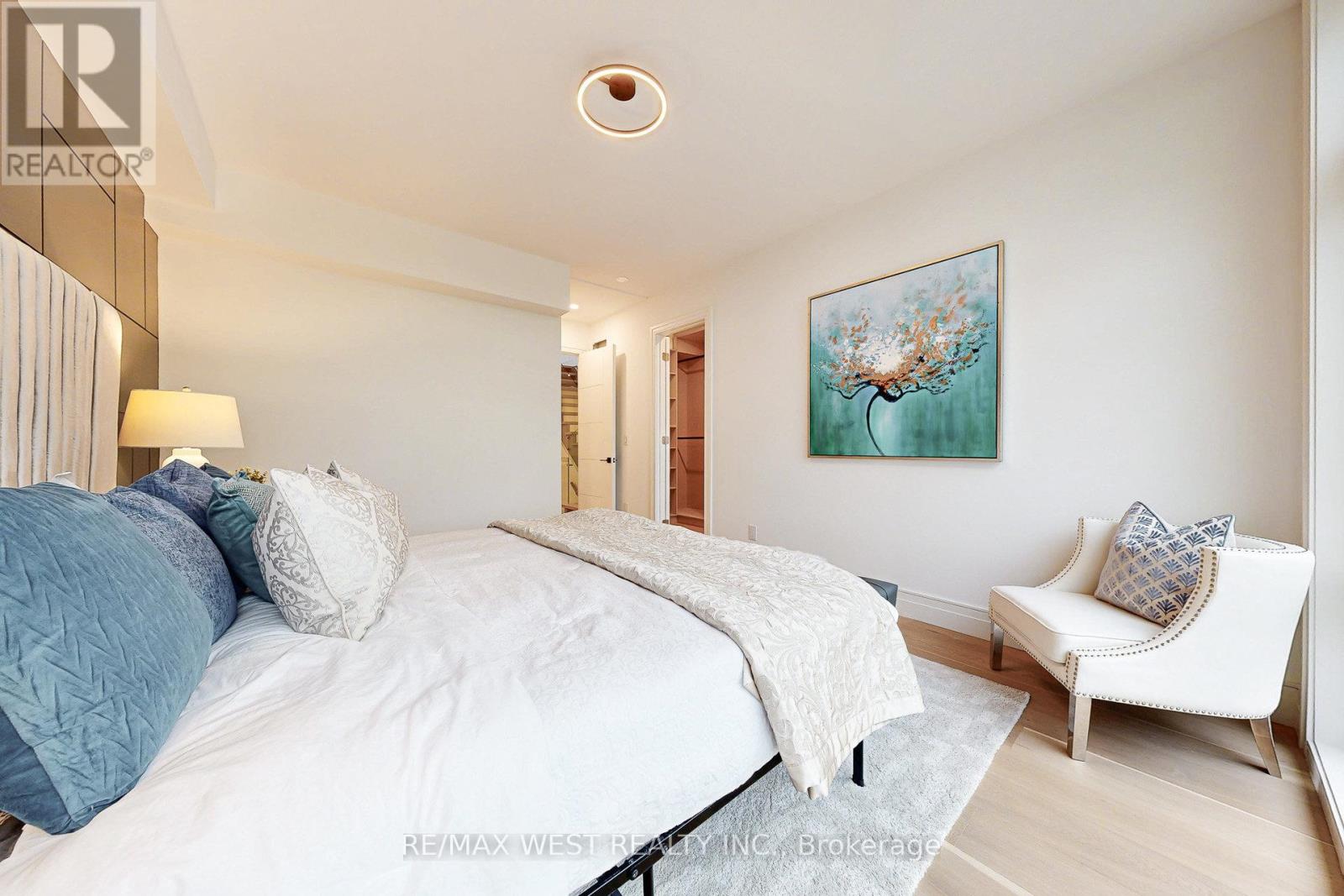 4 - 2639 R Dundas Street W, Toronto, Ontario  M6P 1X9 - Photo 28 - W12559960