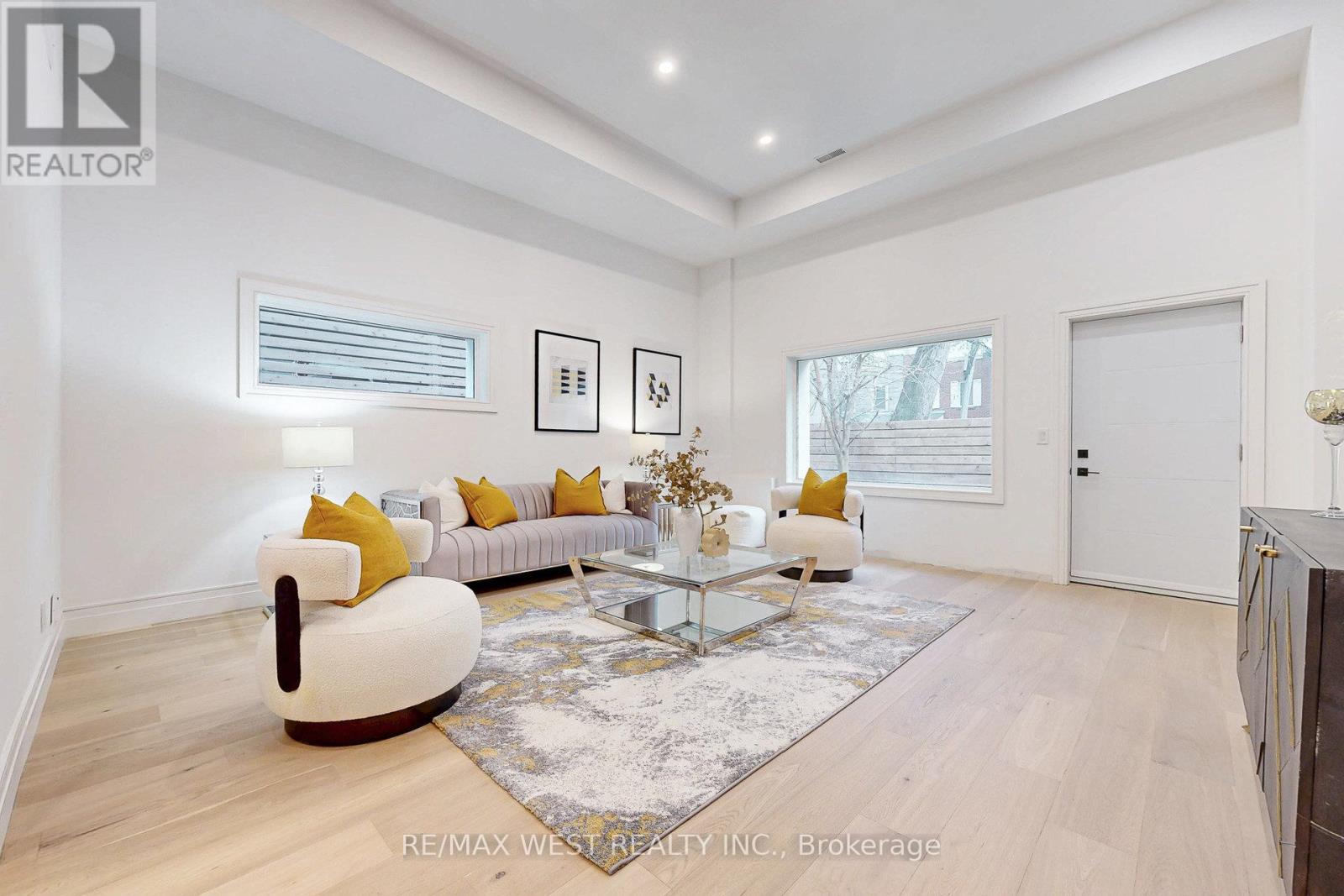 4 - 2639 R Dundas Street W, Toronto, Ontario  M6P 1X9 - Photo 4 - W12559960