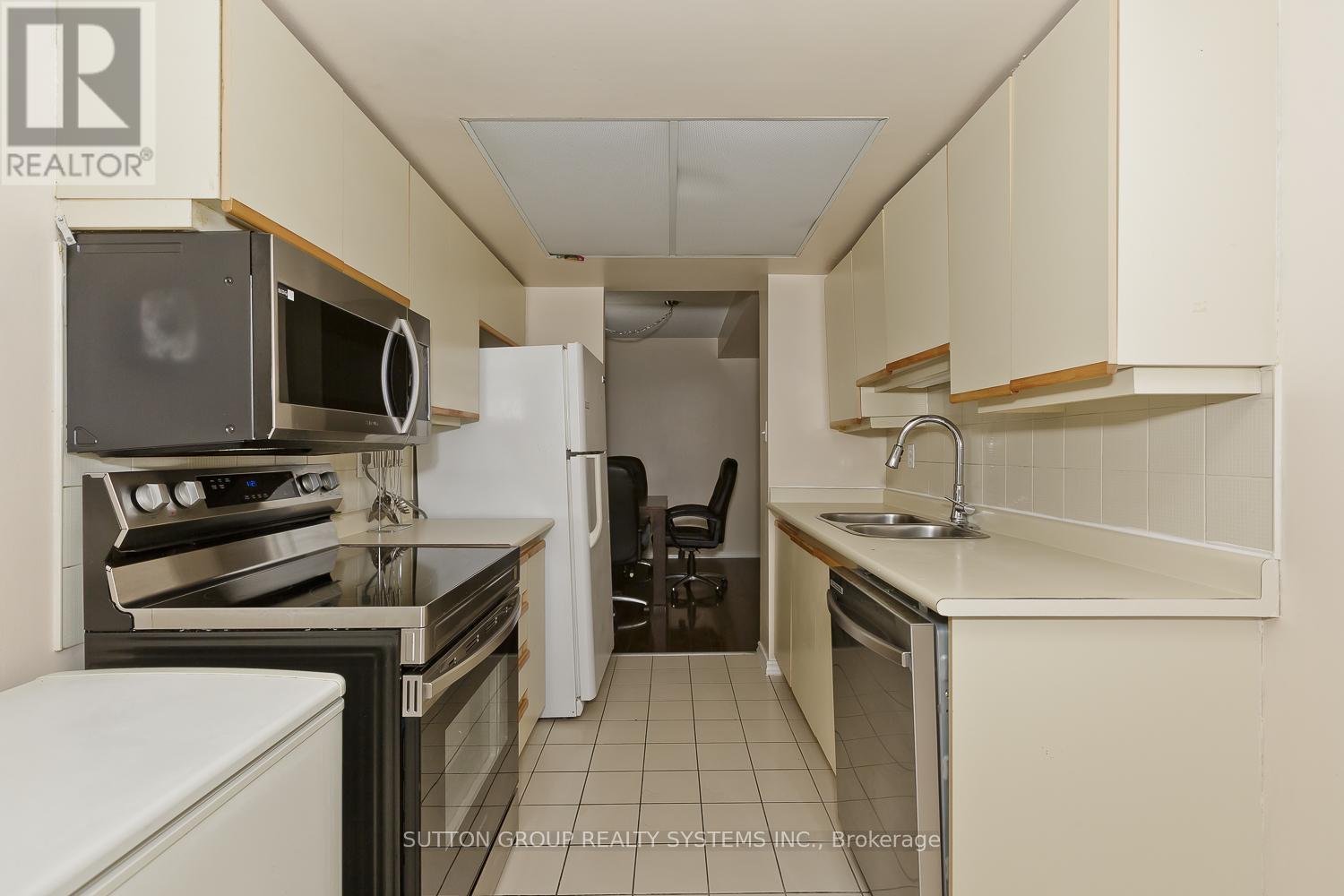 804 - 30 Malta Avenue, Brampton, Ontario  L6V 4A4 - Photo 18 - W12559980