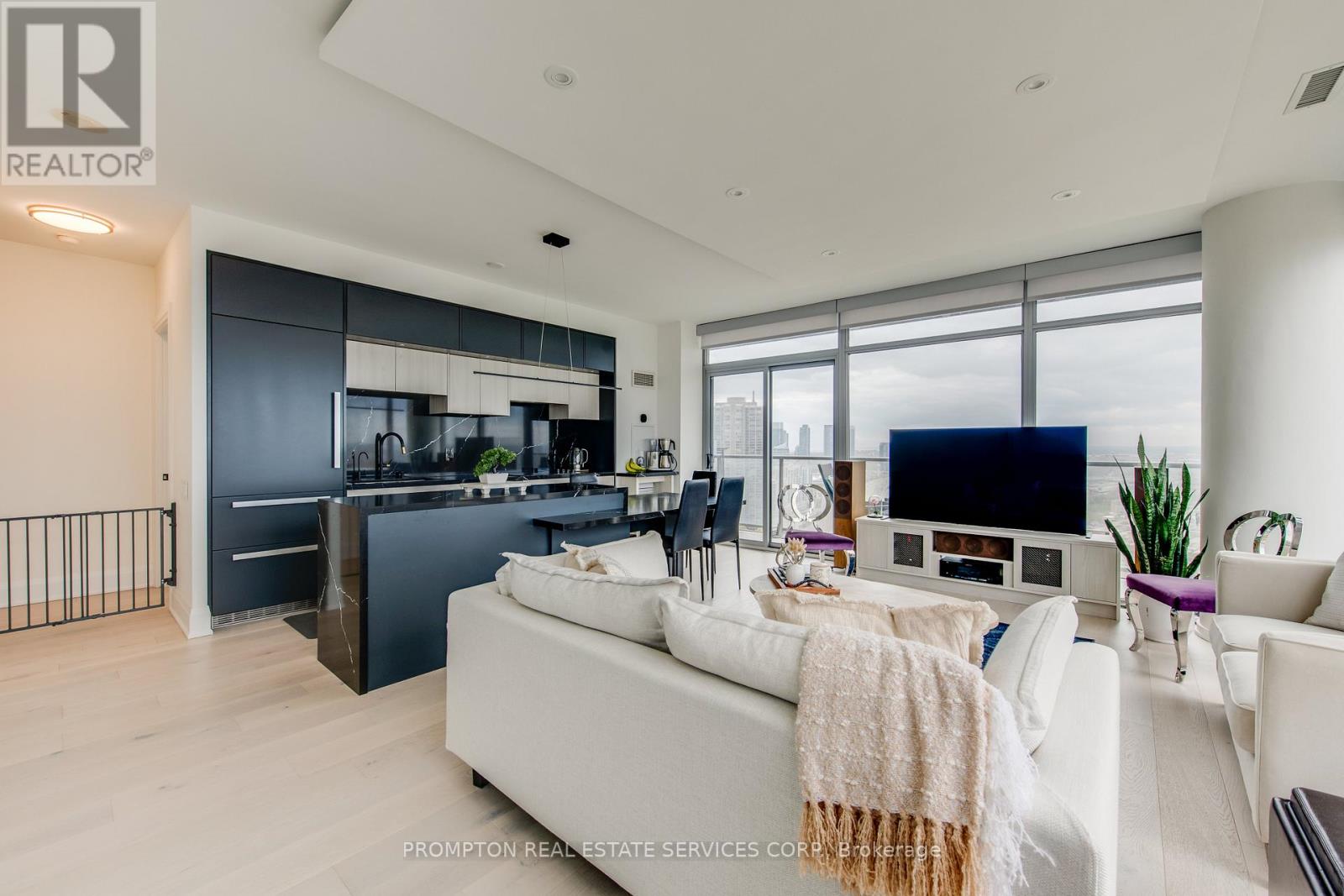 3010 - 105 THE QUEENSWAY, Toronto, Ontario