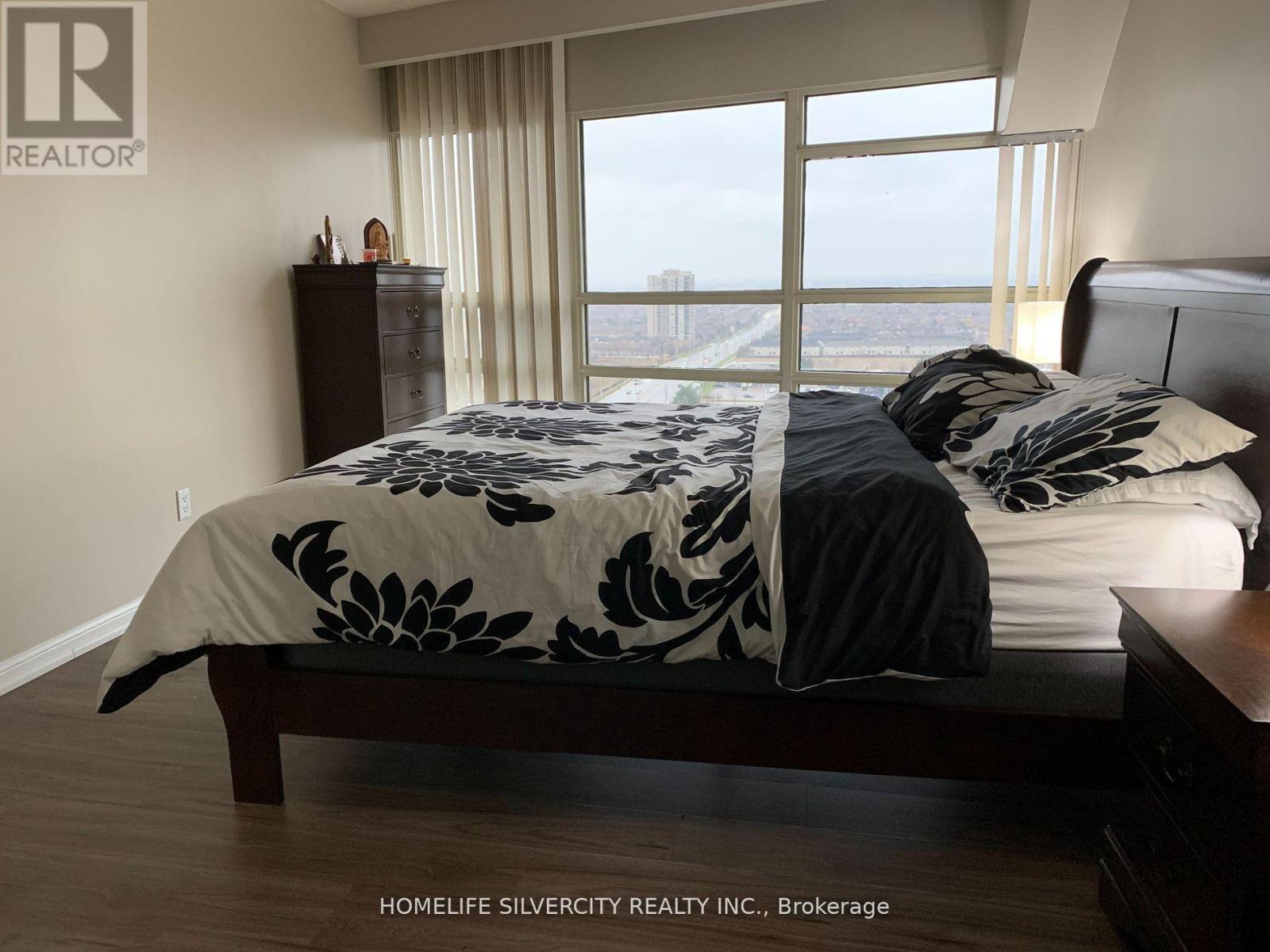 2201 - 50 Eglinton Avenue W, Mississauga, Ontario  L5R 3P5 - Photo 2 - W12559992