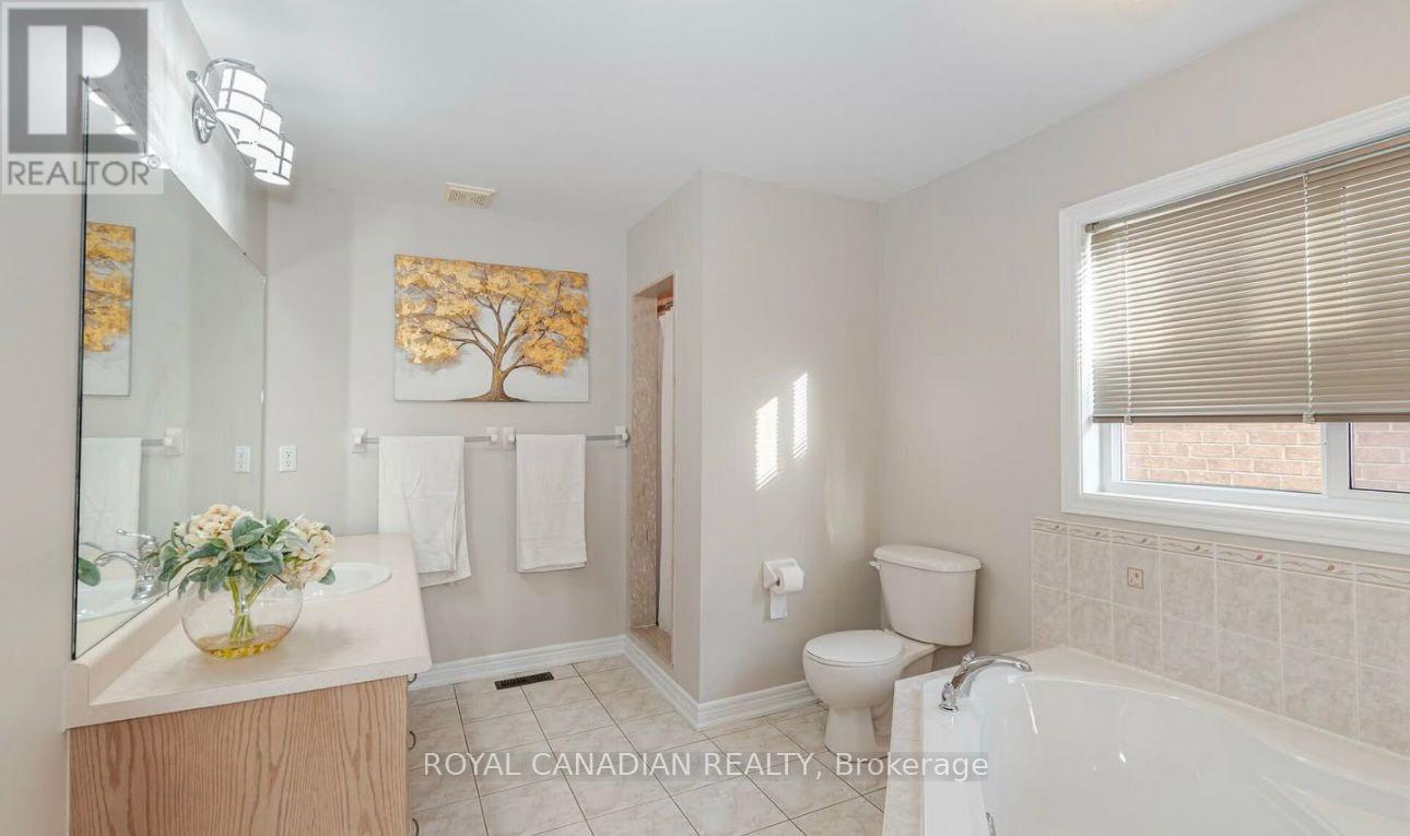 12 Martree Crescent, Brampton, Ontario  L6V 4R2 - Photo 8 - W12560056