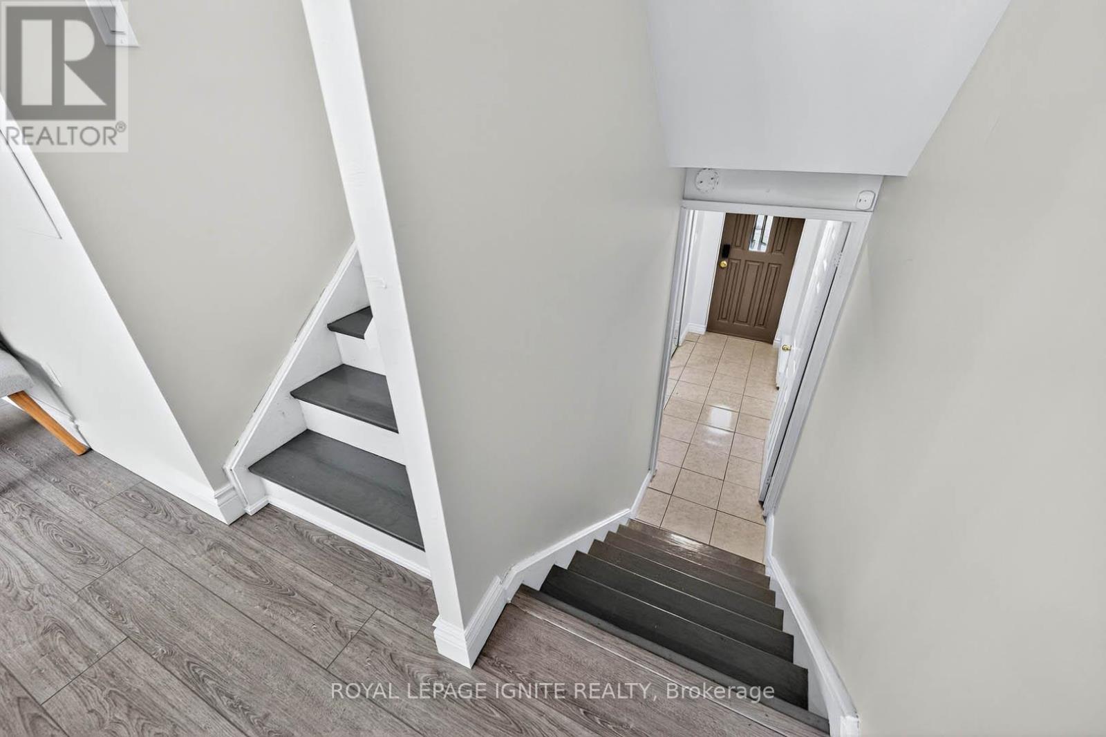 116 Darras Court, Brampton, Ontario  L6T 1W7 - Photo 3 - W12560082