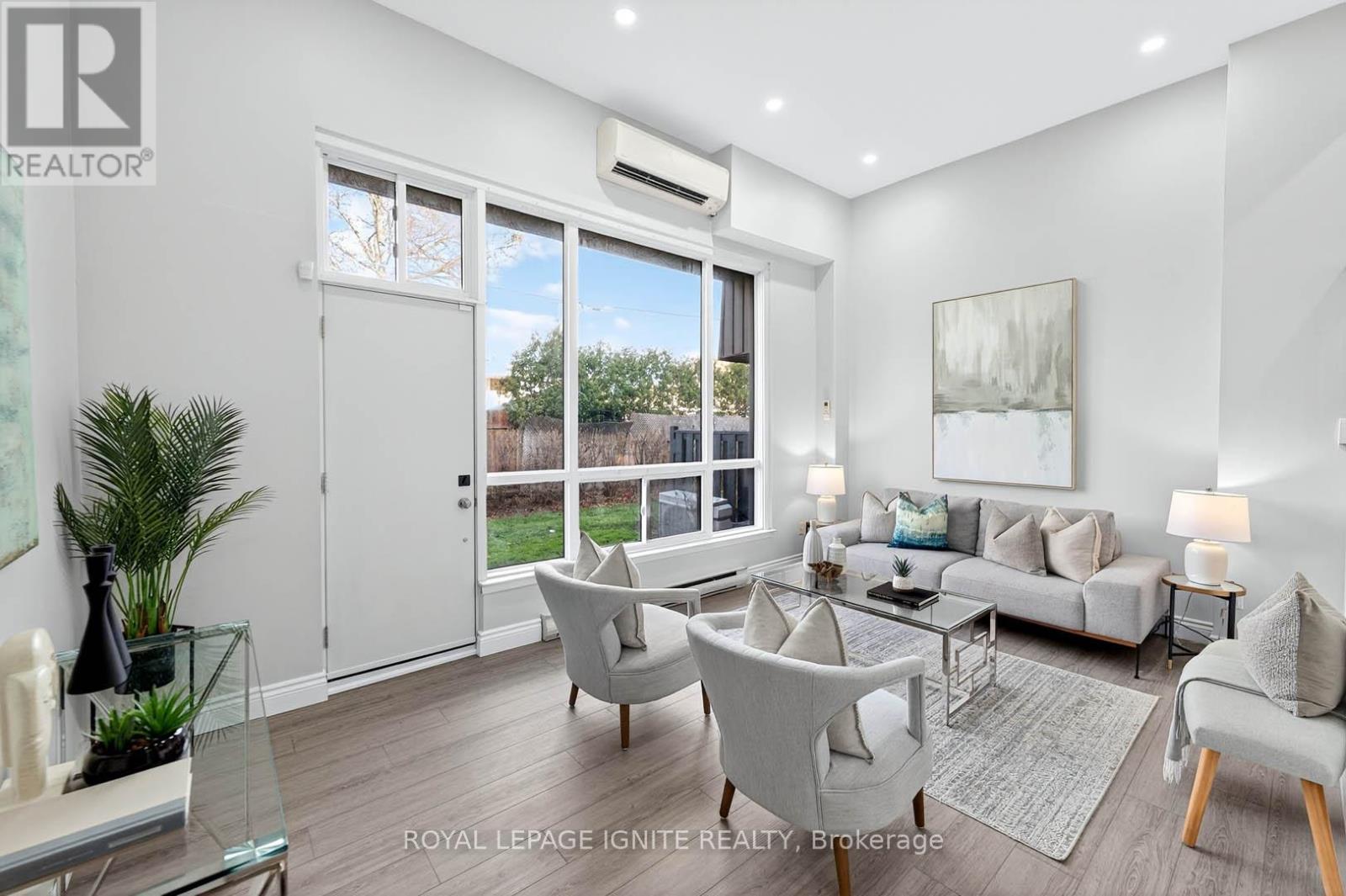 116 Darras Court, Brampton, Ontario  L6T 1W7 - Photo 4 - W12560082