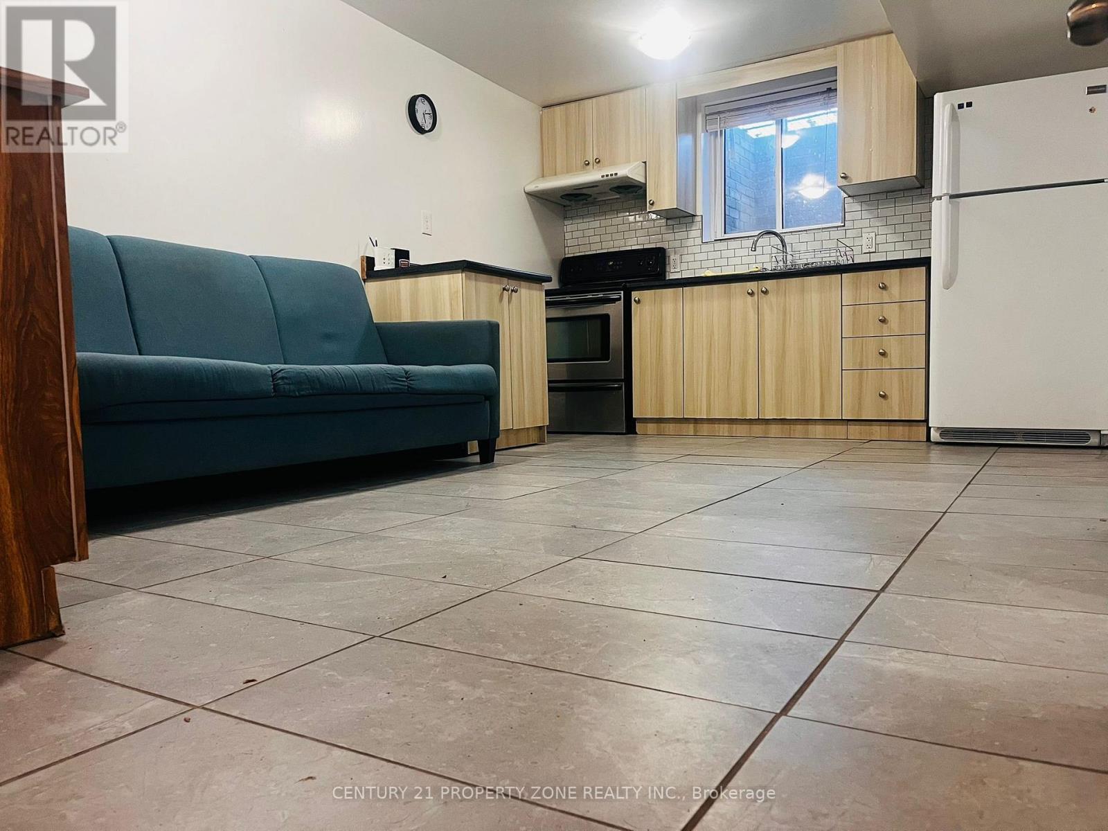 100 Sutherland Avenue, Brampton, Ontario  L6V 2H7 - Photo 3 - W12560090