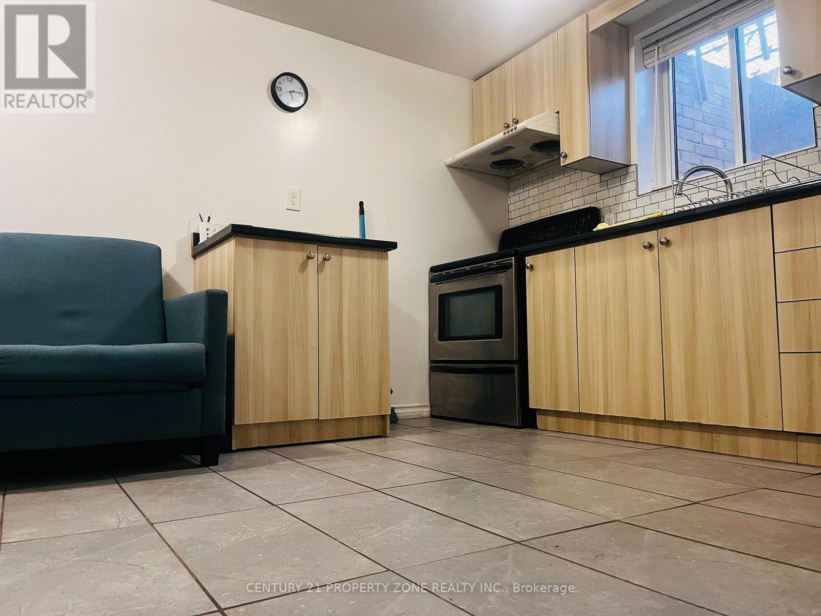 100 Sutherland Avenue, Brampton, Ontario  L6V 2H7 - Photo 4 - W12560090