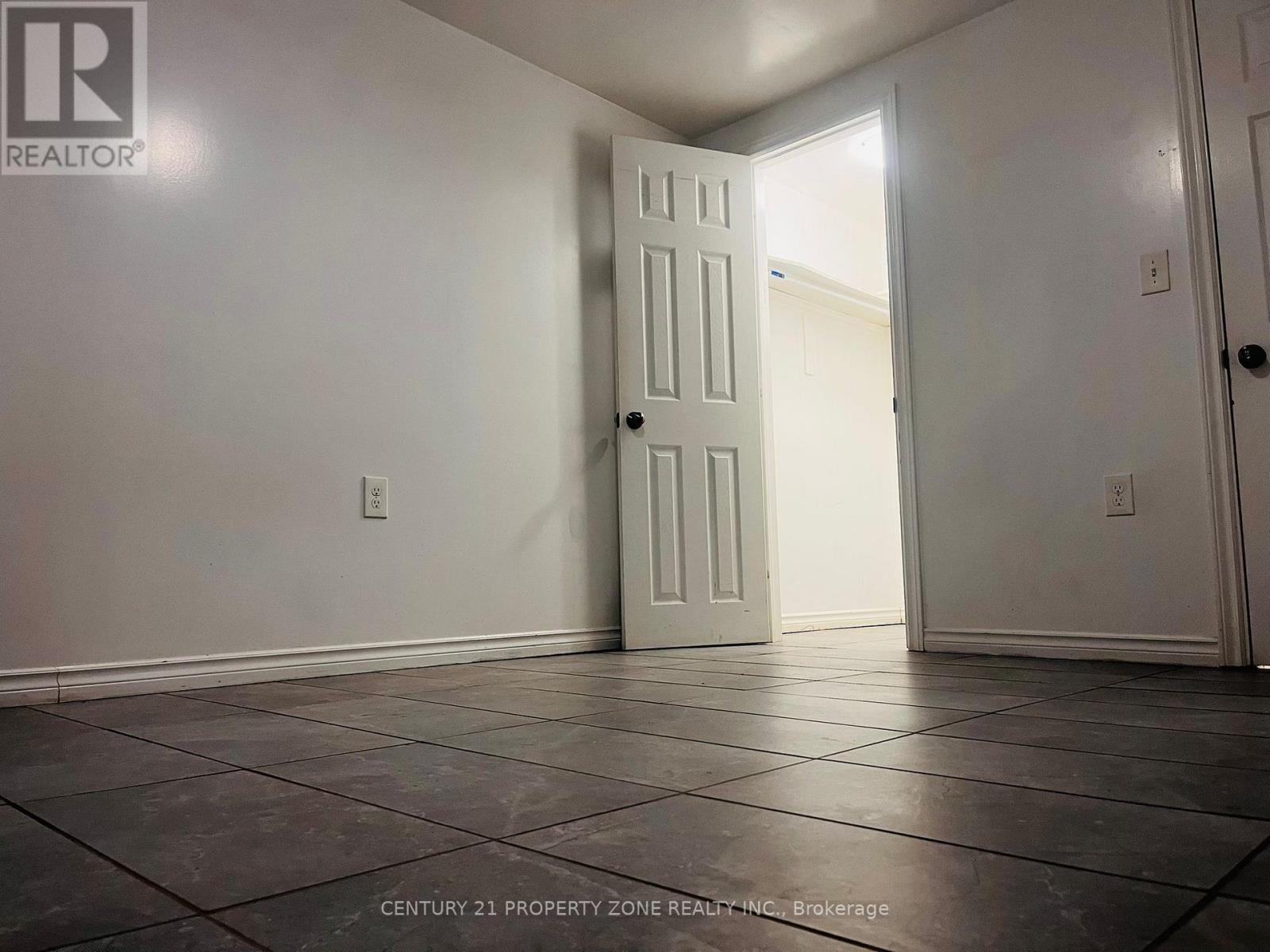 100 Sutherland Avenue, Brampton, Ontario  L6V 2H7 - Photo 8 - W12560090